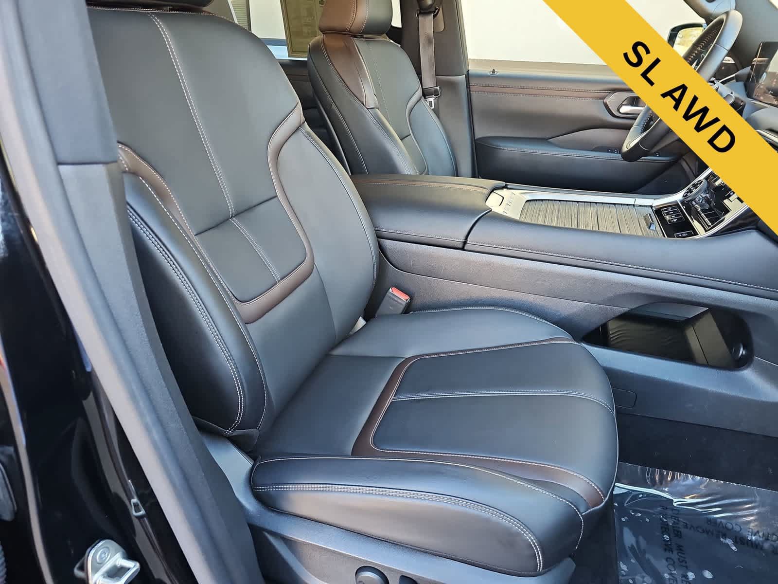 Used 2025 Nissan Armada SL AWD/4WD image 18