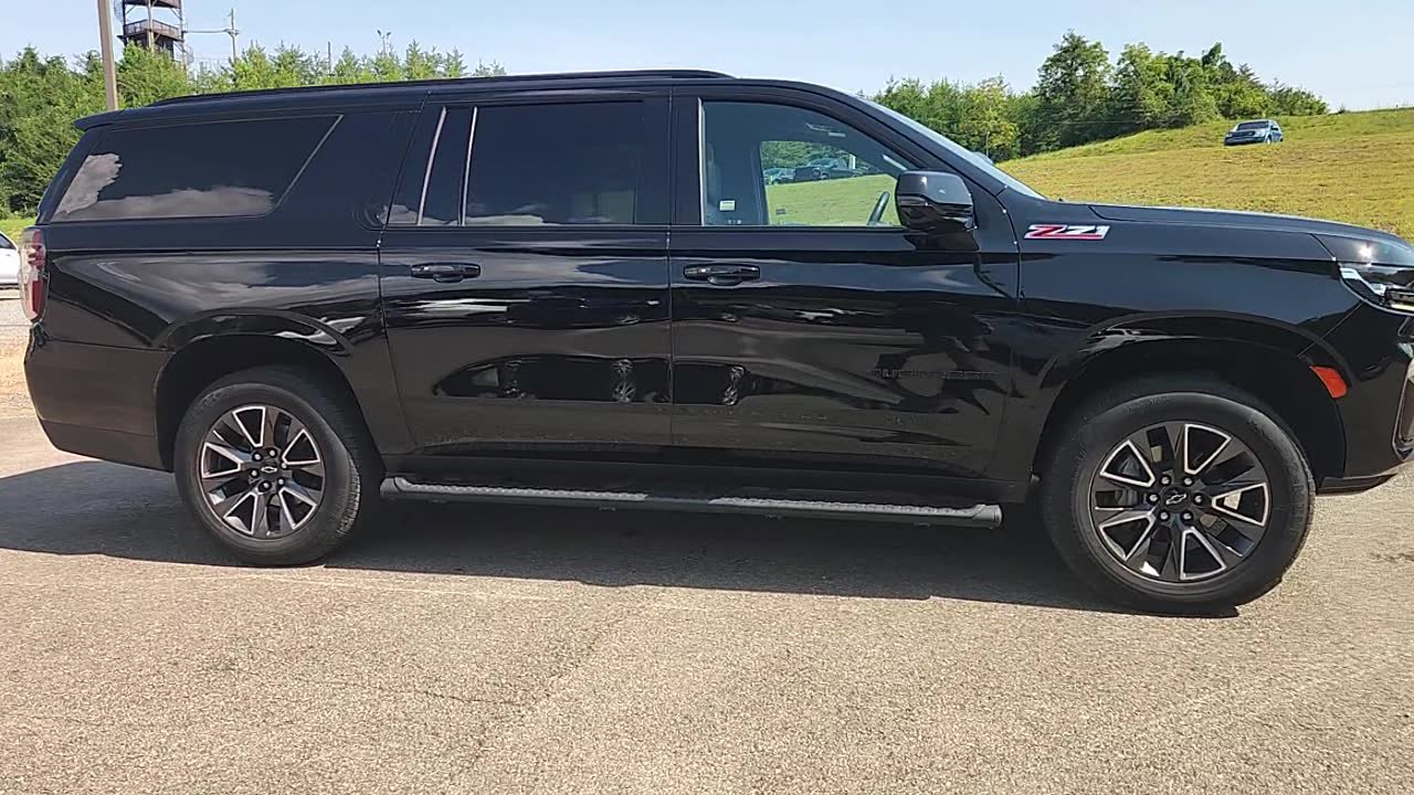 Used 2021 Chevrolet Suburban Z71 w/ Z71 Signature Package AWD/4WD image 7