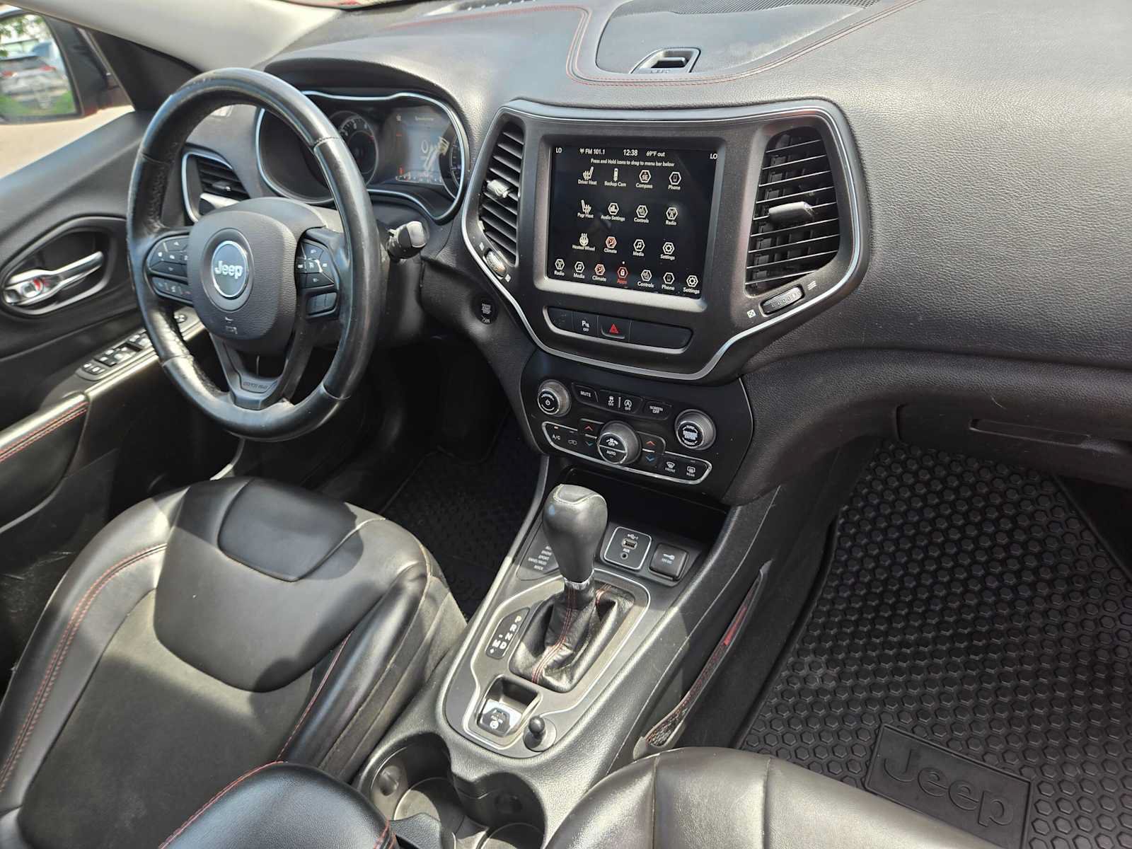 Used 2019 Jeep Cherokee Trailhawk w/ Comfort/Convenience Group AWD/4WD image 12