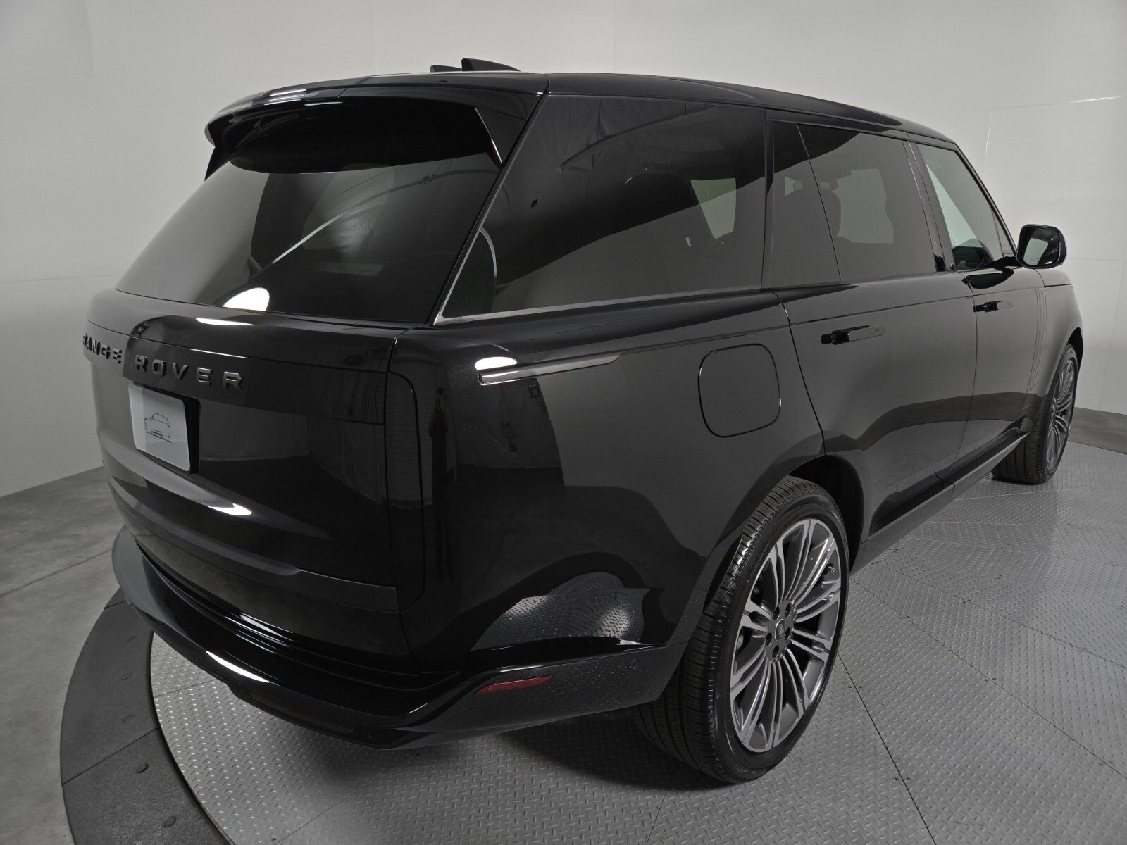 New 2025 Land Rover Range Rover Long Wheelbase SE image 2