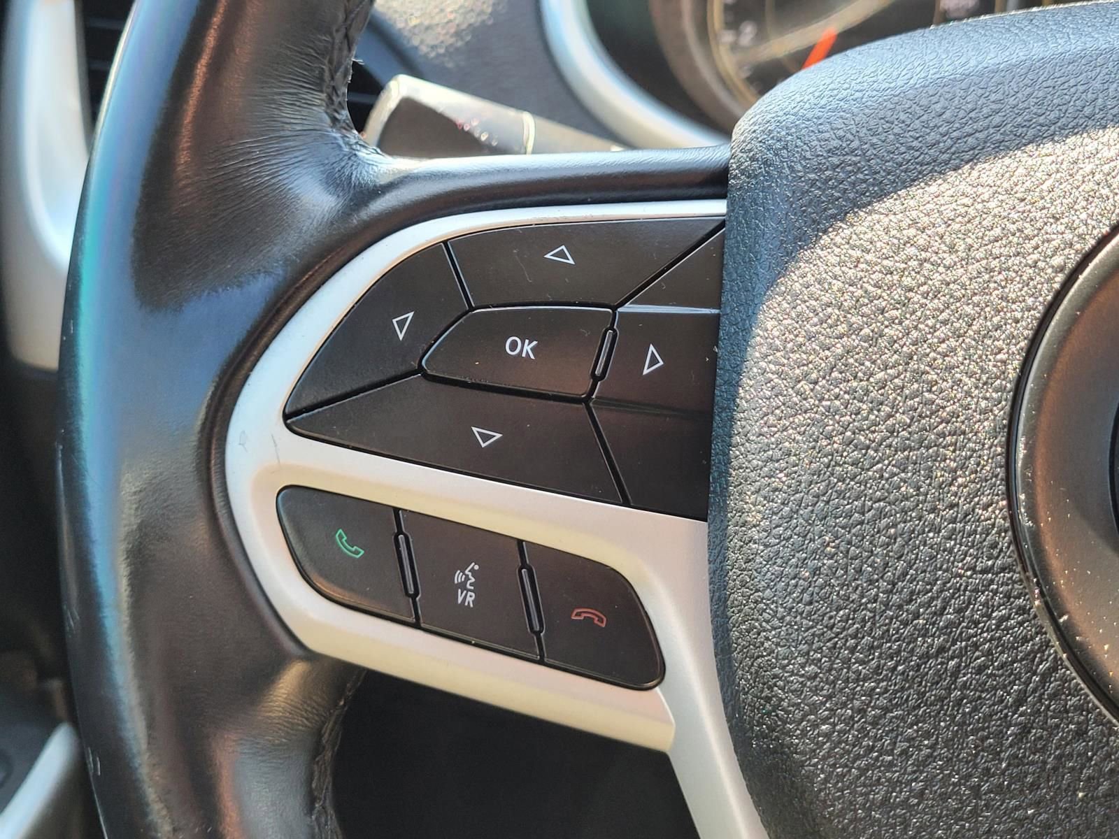 Used 2018 Jeep Cherokee Latitude Plus FWD image 30