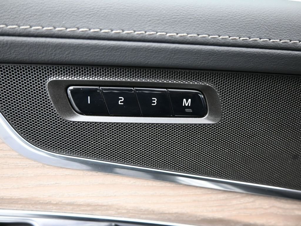 Used 2025 Volvo XC90 B5 Plus image 19