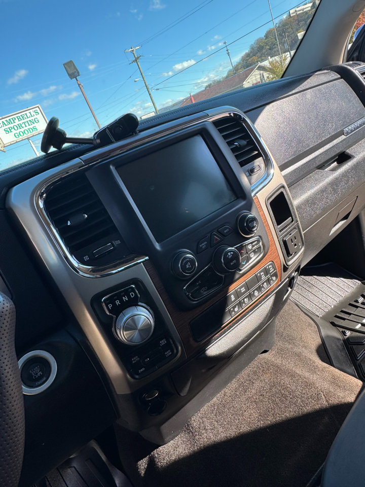 Used 2014 RAM 1500 Laramie w/ Convenience Group image 17