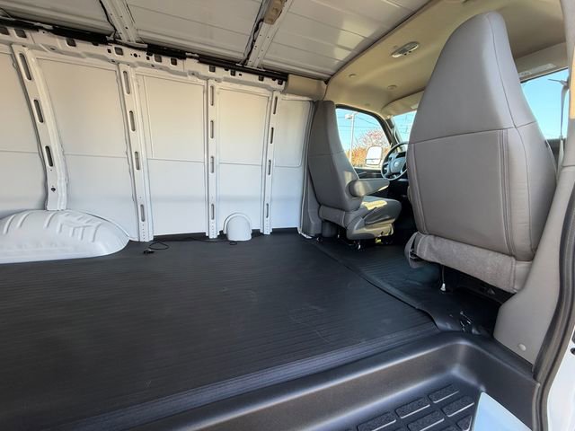 New 2025 Chevrolet Express 3500 w/ Driver Convenience Package image 32