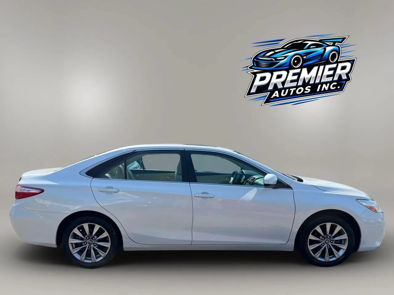Used 2016 Toyota Camry XLE w/ Moonroof Package FWD image 9