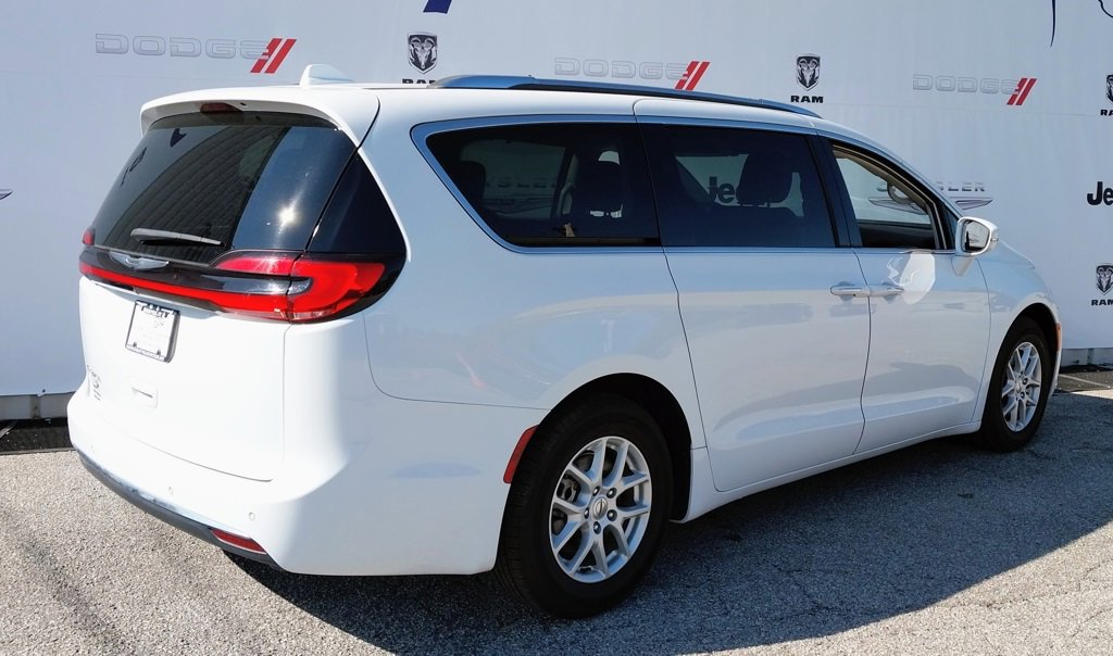 Used 2021 Chrysler Pacifica Touring-L image 5