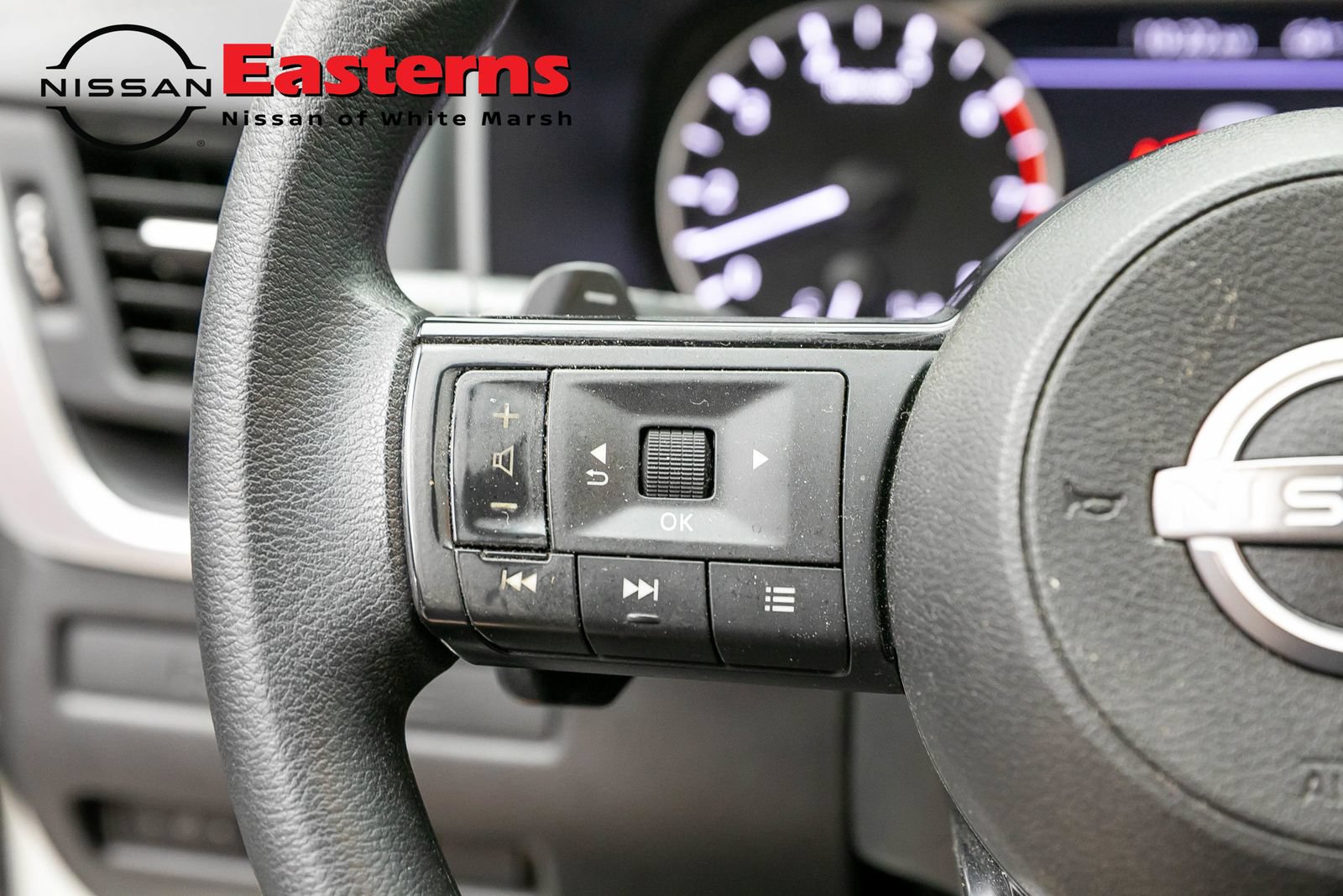 Used 2023 Nissan Rogue S FWD image 16