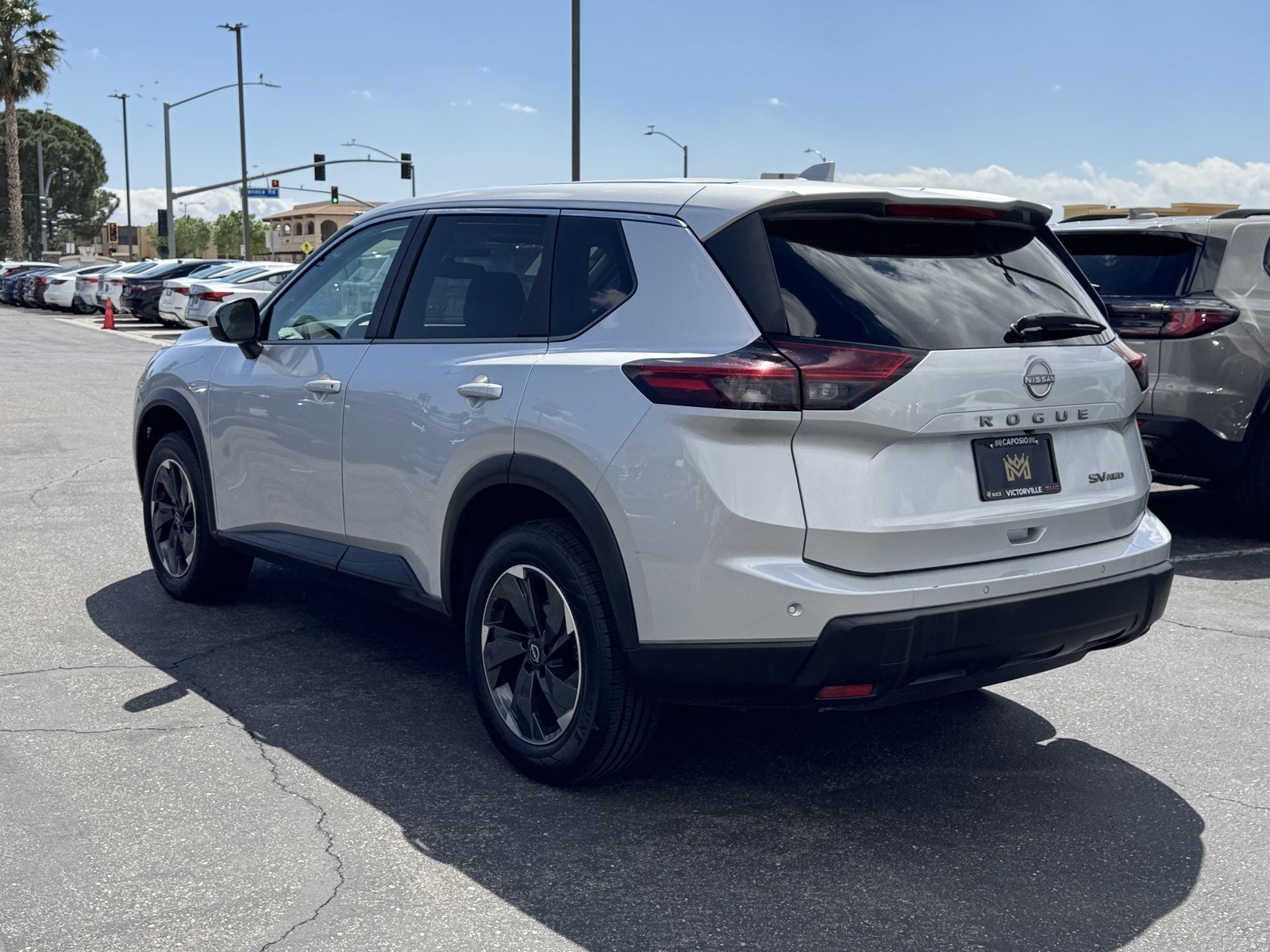 Used 2024 Nissan Rogue SV image 4