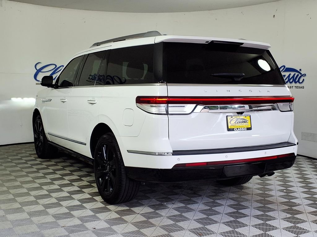 Used 2023 Lincoln Navigator Reserve RWD image 2
