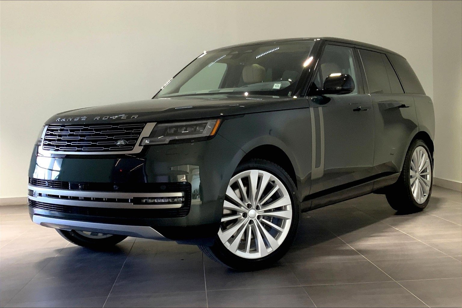 New 2025 Land Rover Range Rover SE