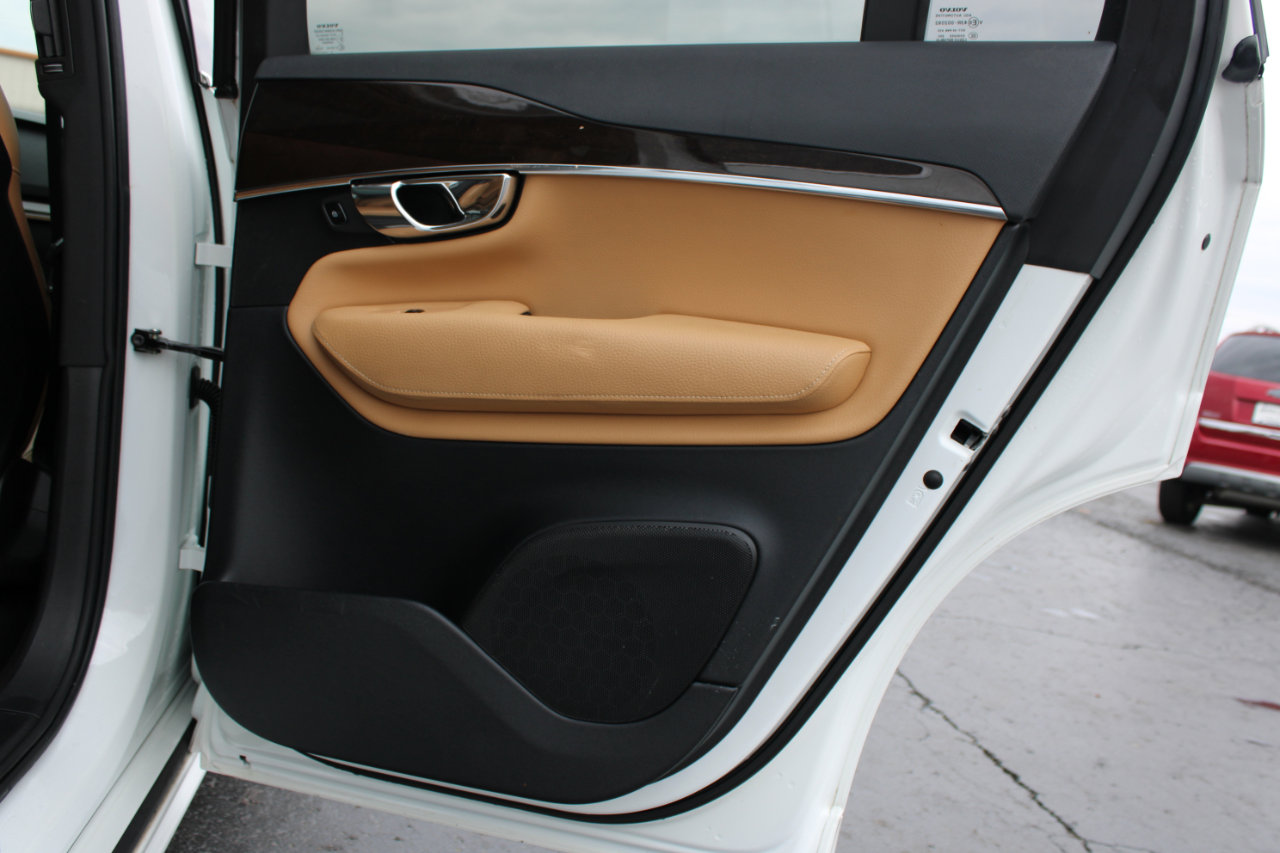 Used 2016 Volvo XC90 T6 Momentum w/ Momentum Plus Package image 38