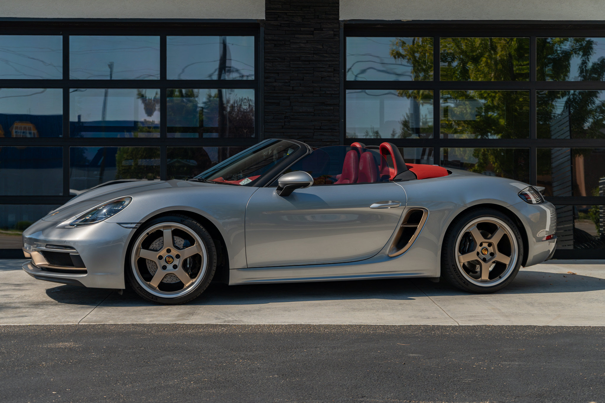 Used 2021 Porsche 718 Boxster RWD image 2