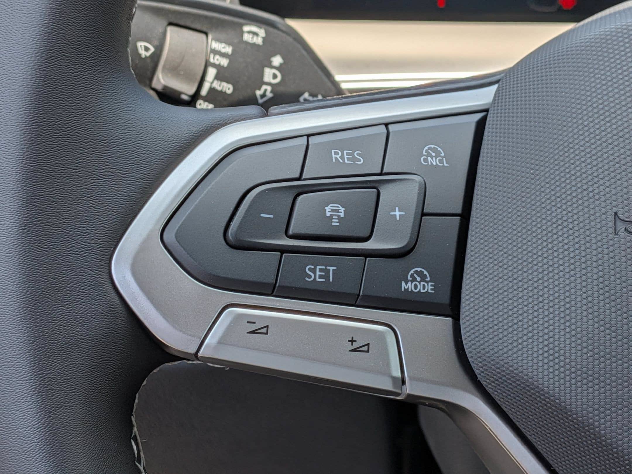 New 2026 Volkswagen Tiguan SE AWD/4WD image 18