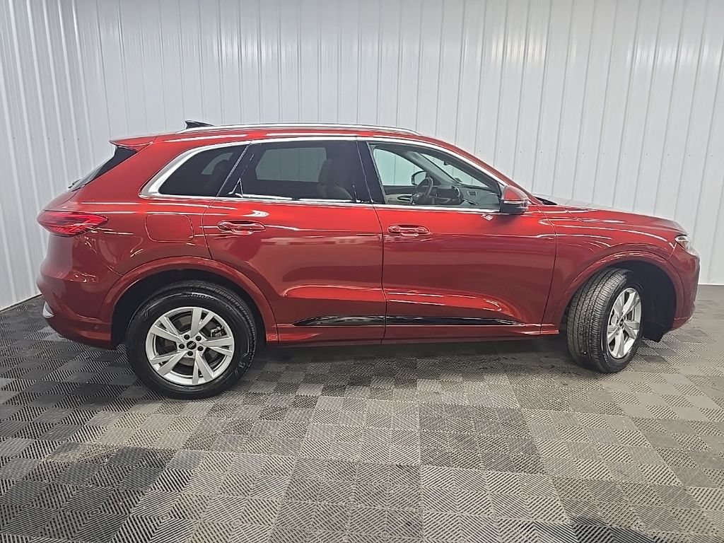 Used 2025 Audi Q5 Premium AWD/4WD image 2