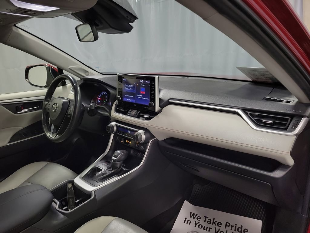 Used 2022 Toyota RAV4 XLE Premium image 26