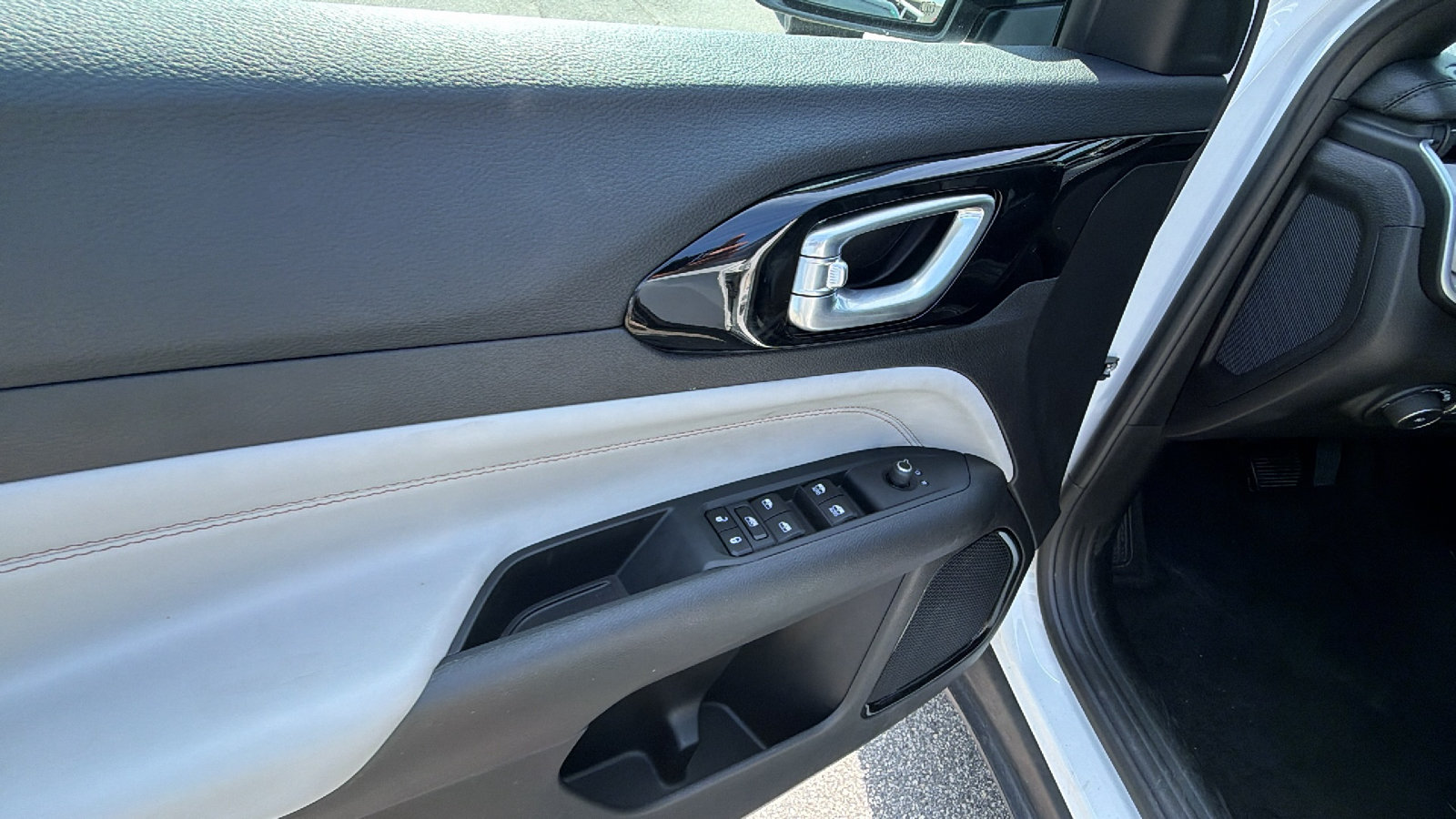 Used 2025 Jeep Compass Limited AWD/4WD image 15