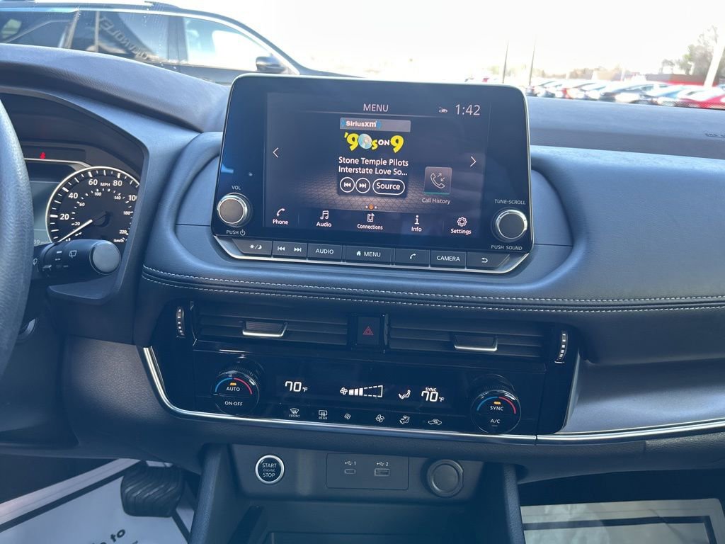 Used 2022 Nissan Rogue SV image 17