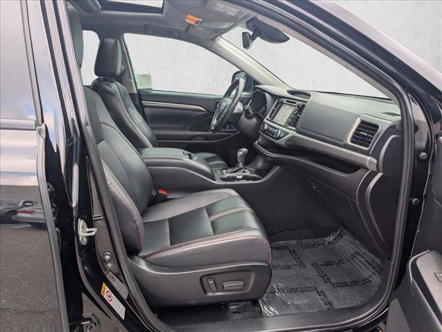 Used 2019 Toyota Highlander SE FWD image 20