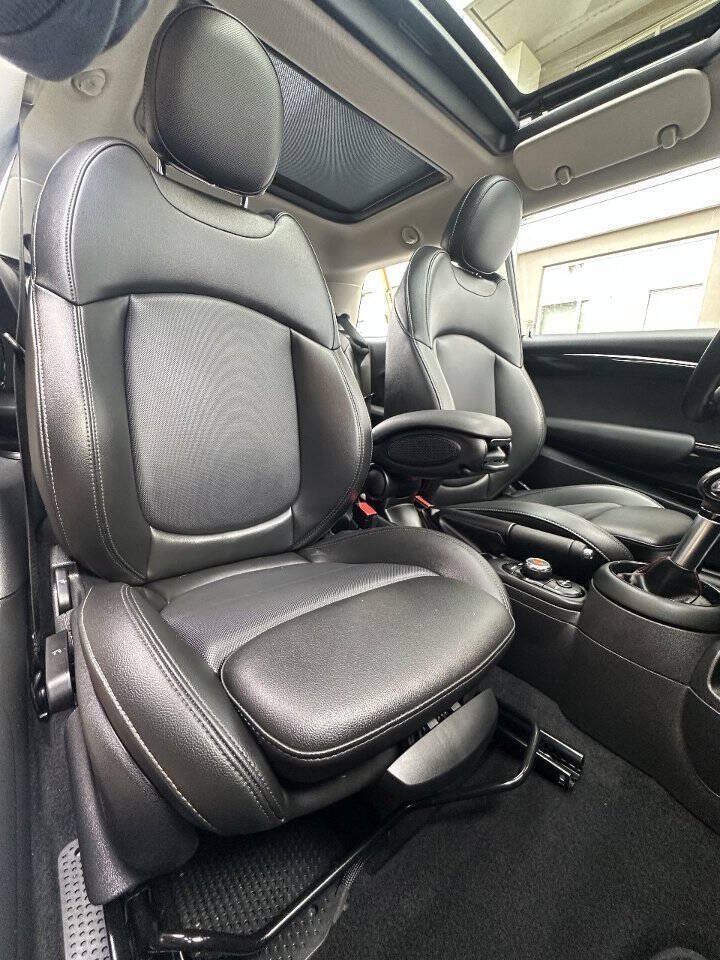 Used 2019 MINI Cooper S w/ Premium Package FWD image 10