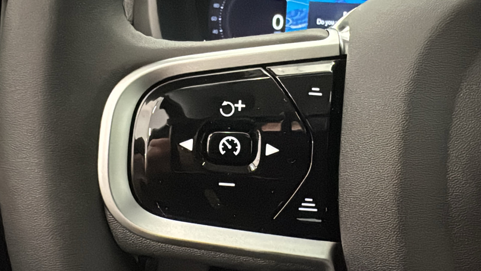 New 2026 Volvo XC90 T8 Plus w/ Protection Package AWD/4WD image 13