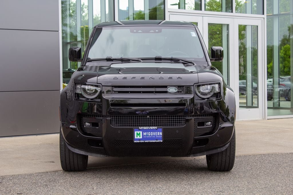 Used 2025 Land Rover Defender 110 V8 AWD/4WD image 2