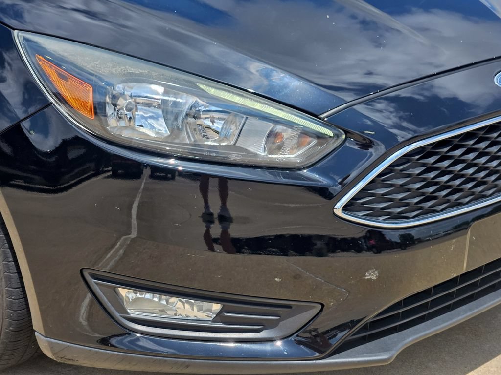 Used 2017 Ford Focus SEL w/ Cold Weather Package FWD image 8