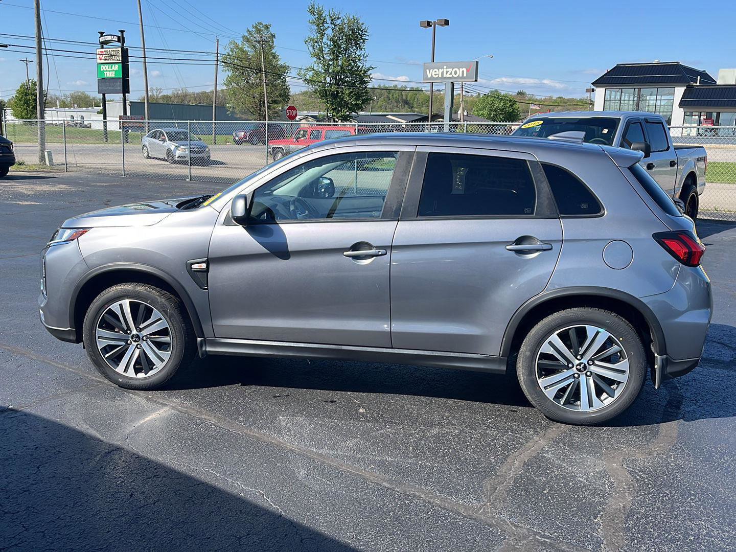 Used 2021 Mitsubishi Outlander Sport ES FWD image 2