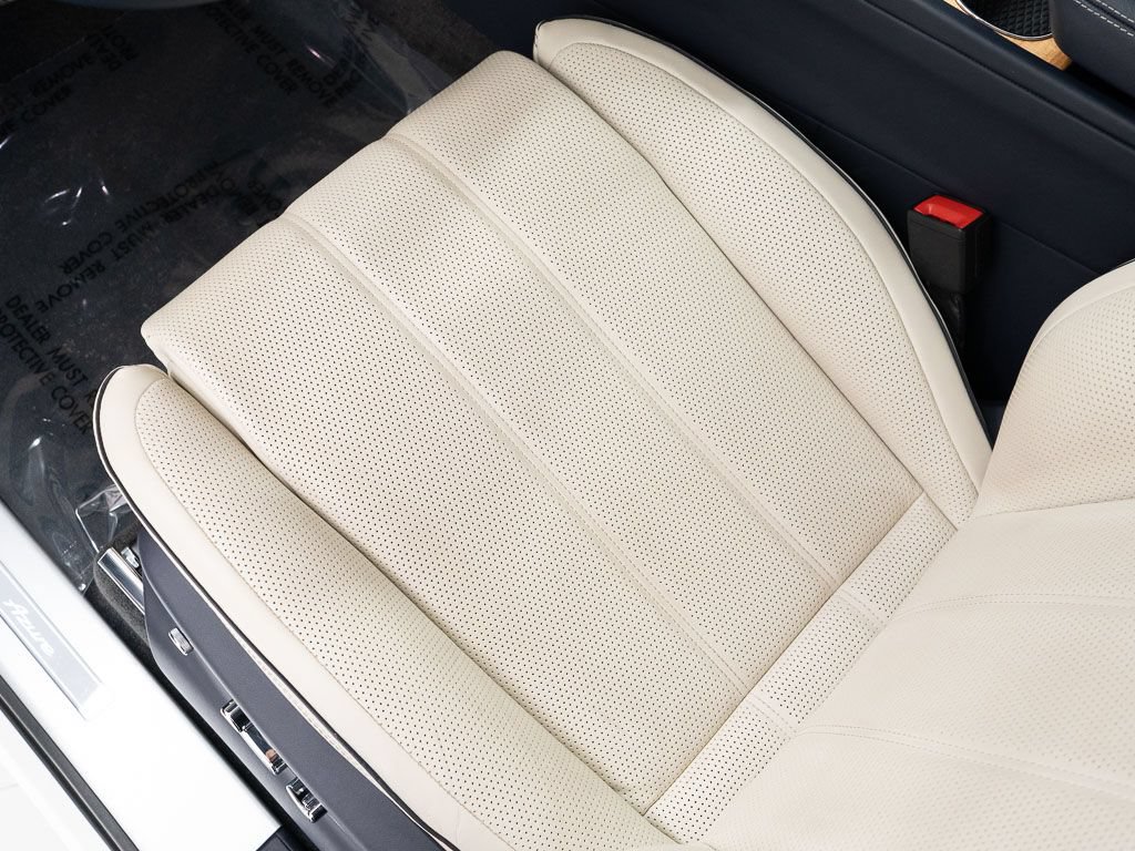 Certified 2023 Bentley Bentayga AWD/4WD image 19