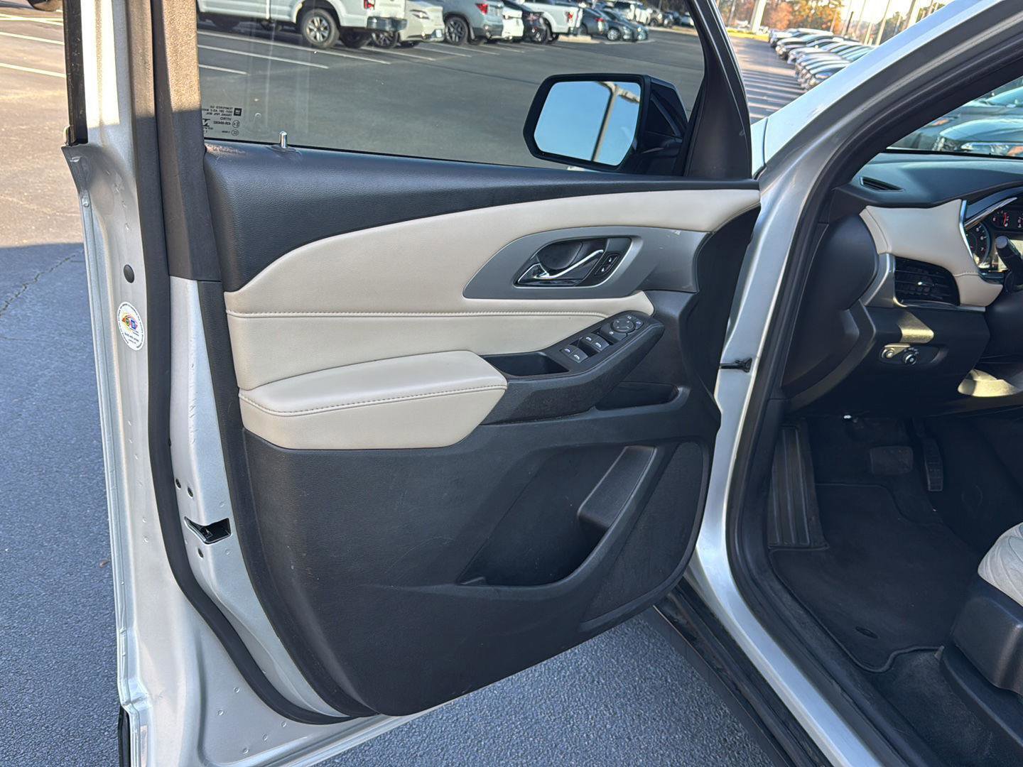 Used 2022 Chevrolet Traverse LS image 14