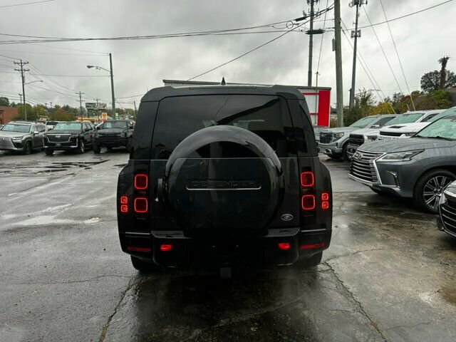 Used 2023 Land Rover Defender 130 X-Dynamic SE image 4