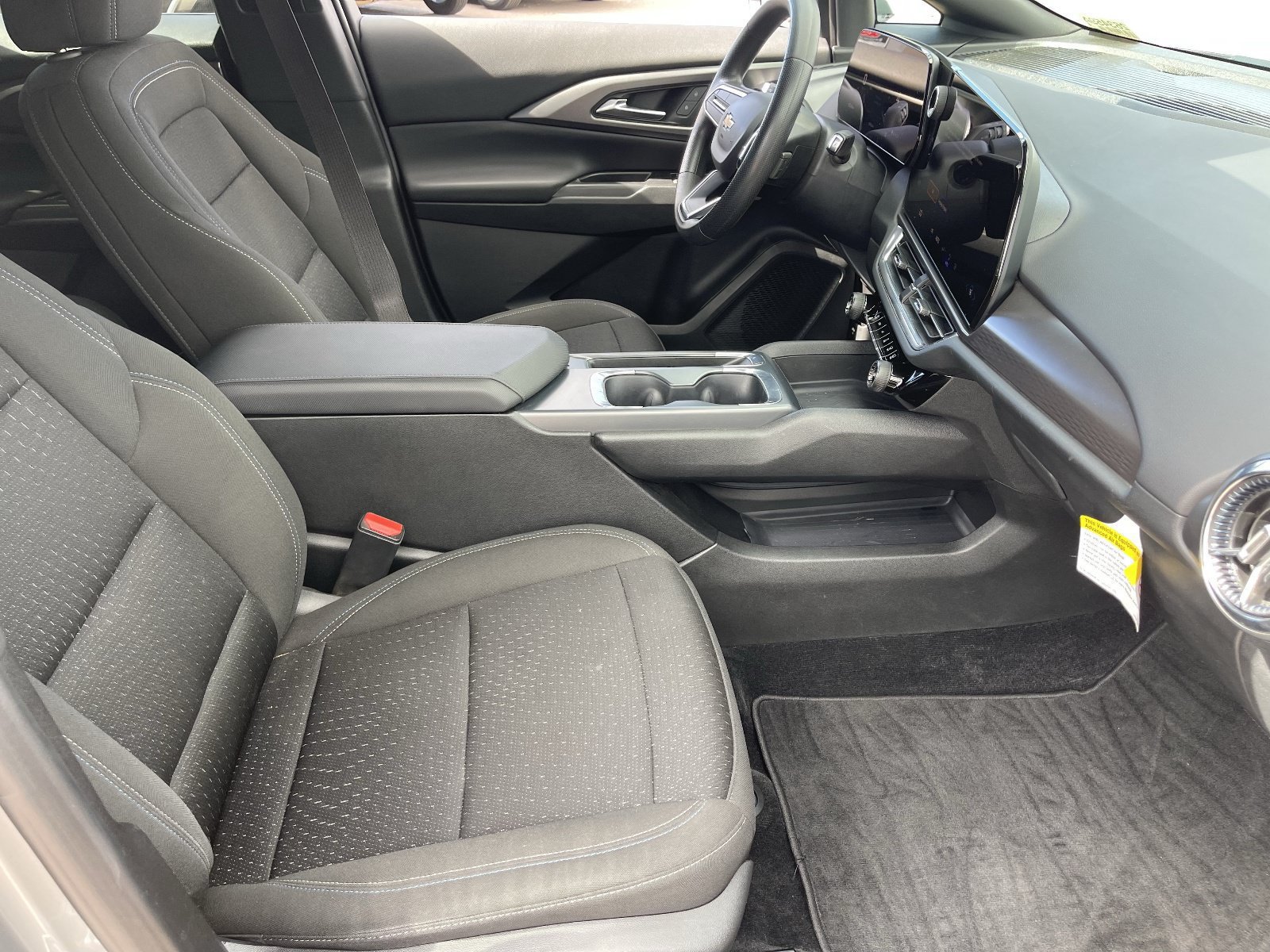 Used 2025 Chevrolet Equinox EV LT FWD image 12