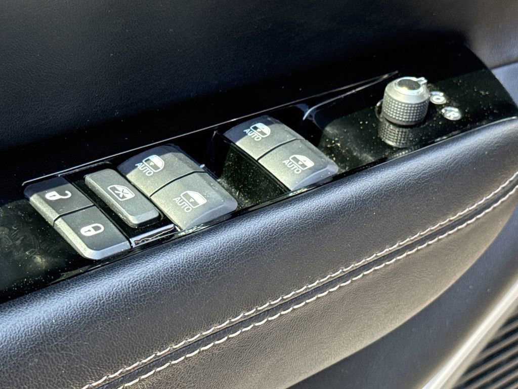 Used 2024 Jeep Wagoneer Series II w/ Flexible Seating Group image 20