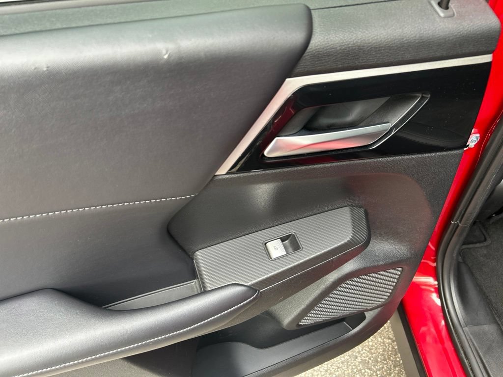 Used 2024 Mitsubishi Outlander AWD image 26
