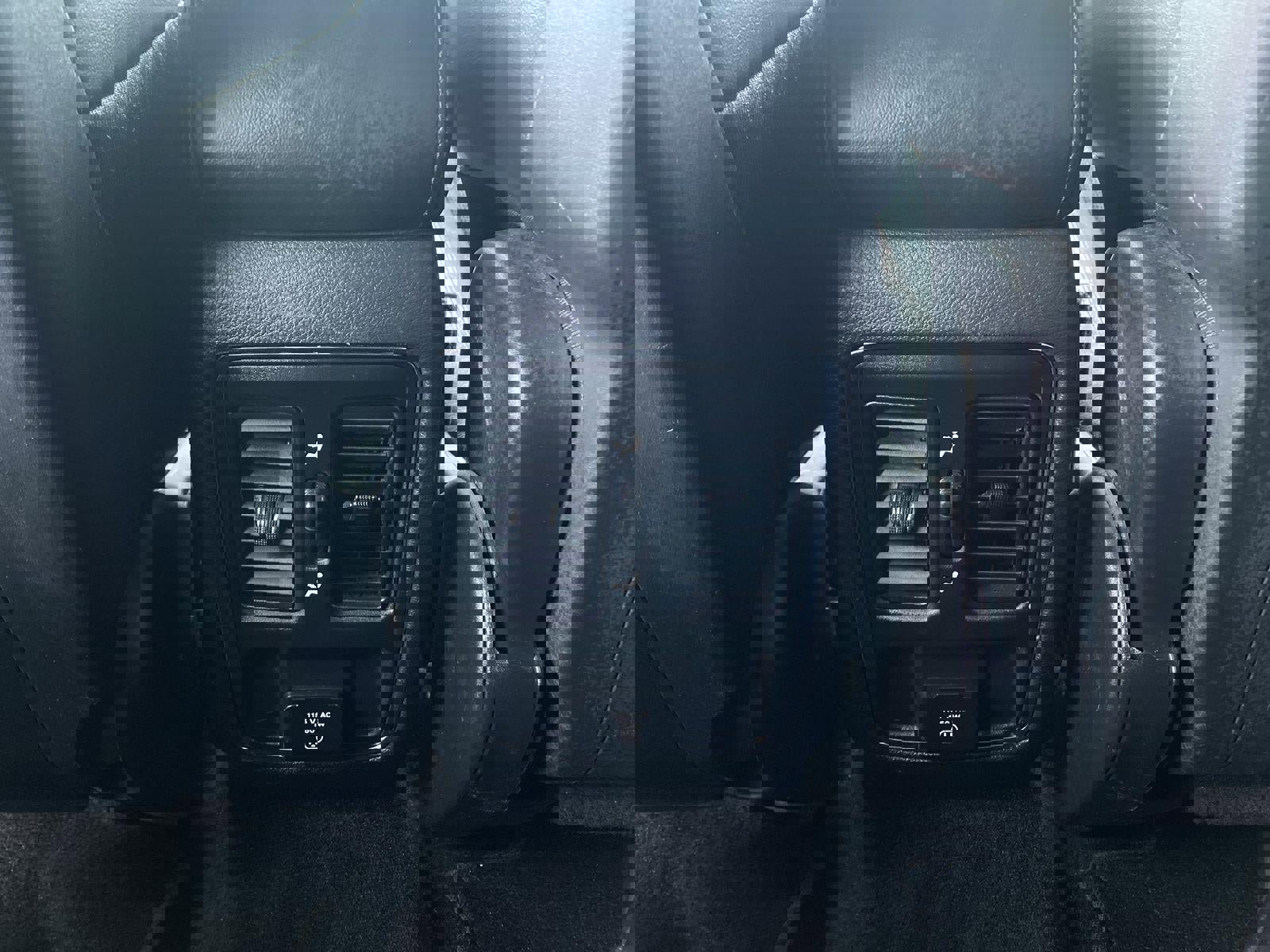 Used 2017 Jeep Grand Cherokee Altitude image 12