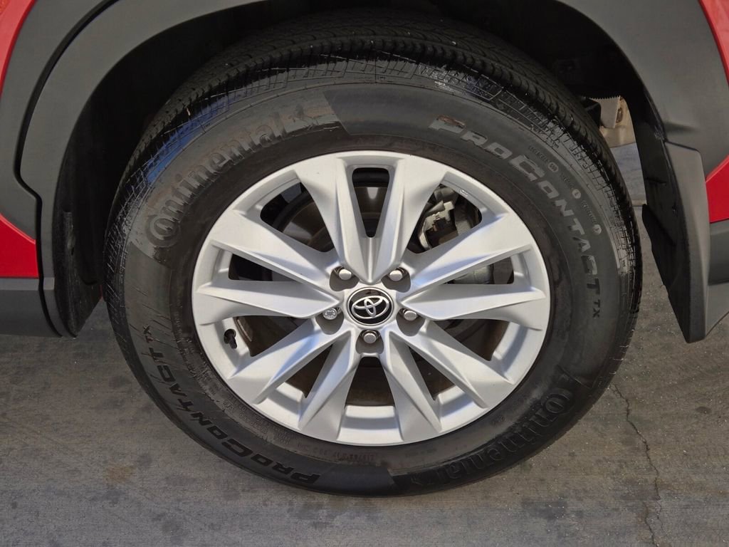 Used 2022 Toyota Corolla Cross LE image 10