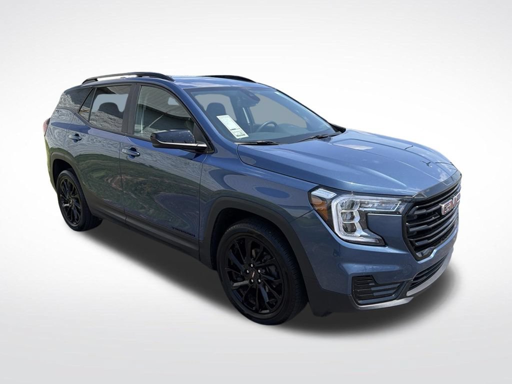 Used 2024 GMC Terrain SLE w/ Driver Convenience Package FWD image 3