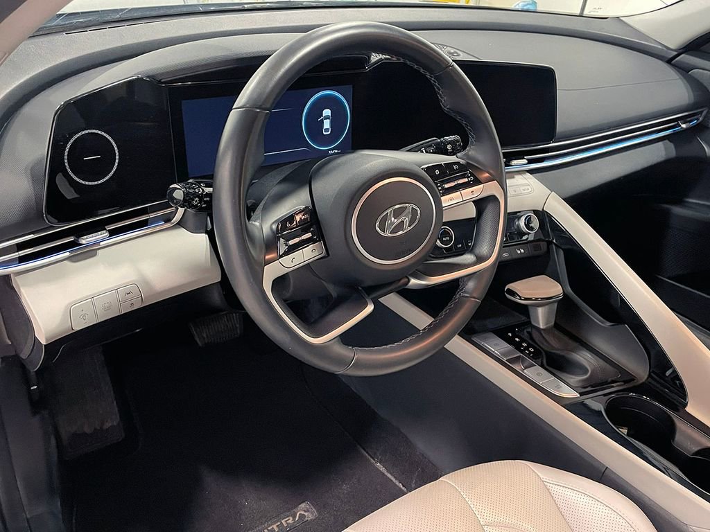 Used 2023 Hyundai Elantra Limited image 18