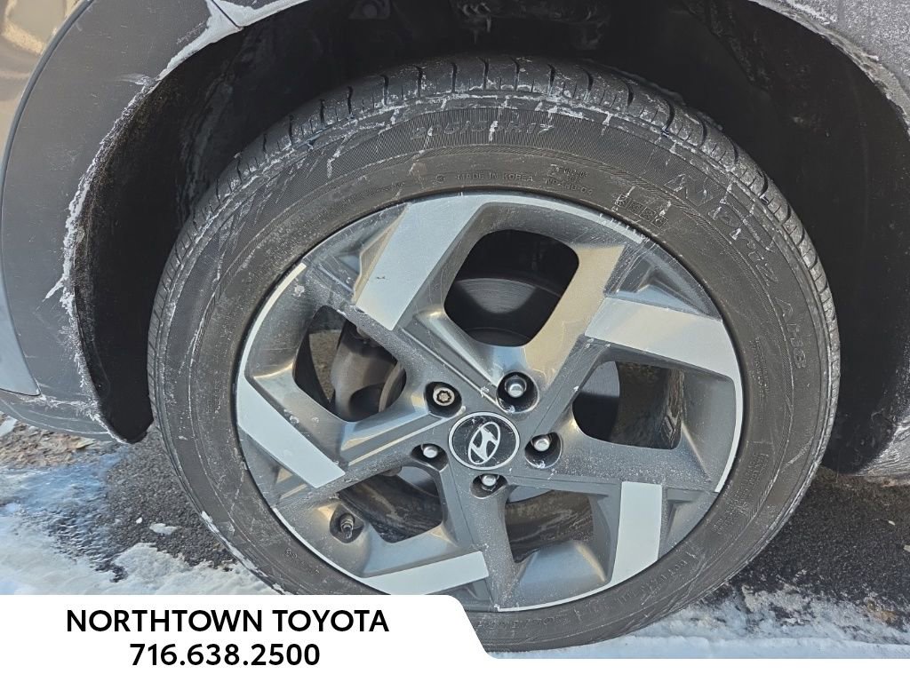 Used 2022 Hyundai Venue Limited w/ Cargo Package image 12