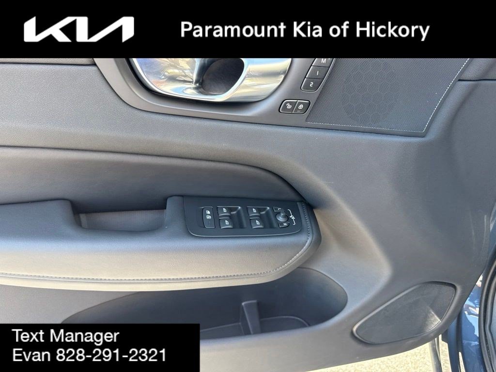 Used 2025 Volvo XC60 B5 Plus AWD/4WD image 18