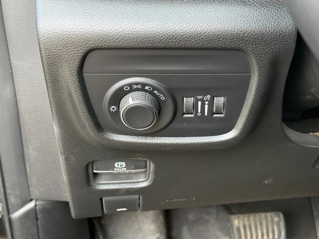 Used 2025 Jeep Grand Cherokee L Altitude AWD/4WD image 18