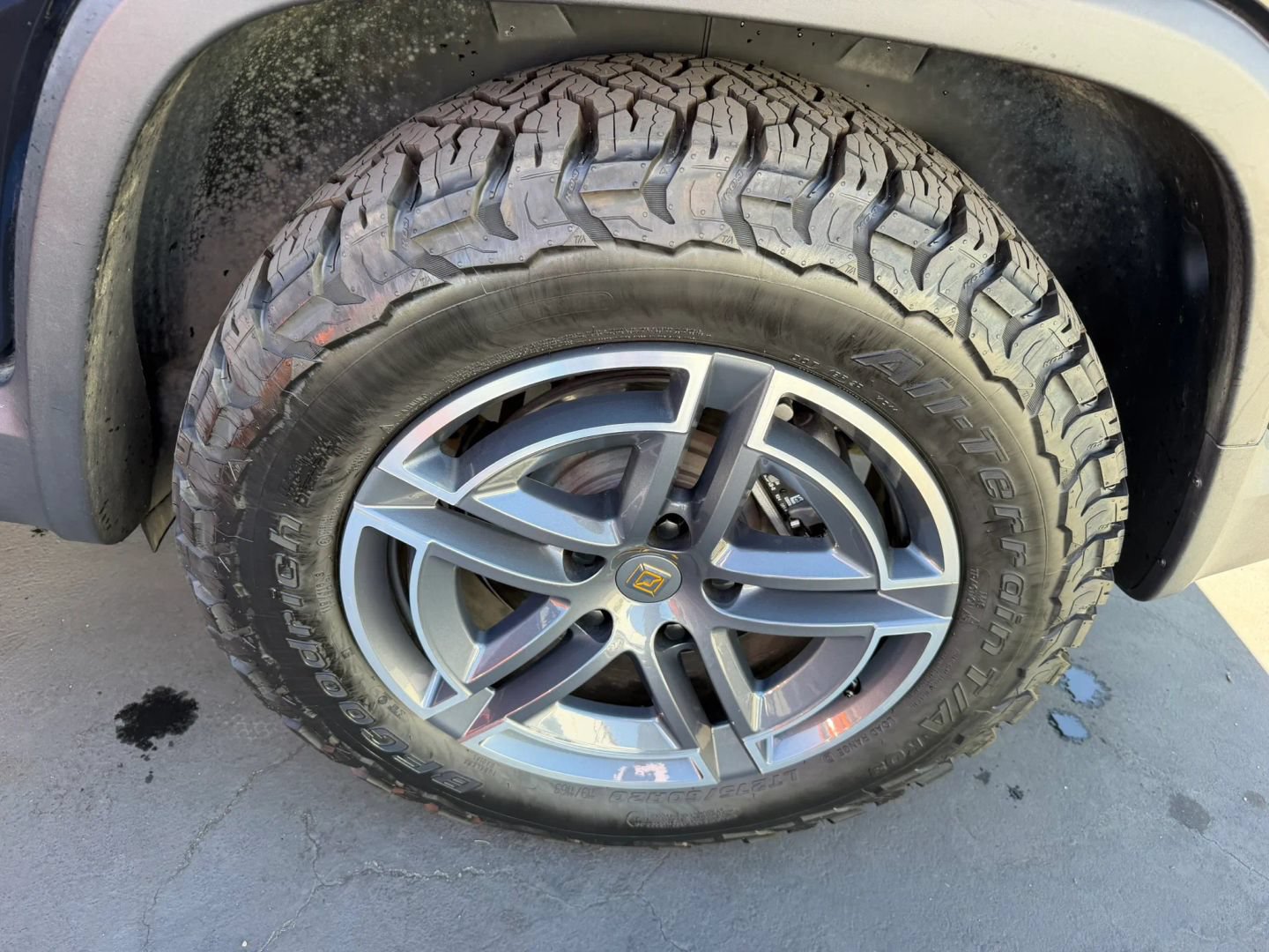 Used 2025 Rivian R1S Adventure Dual AWD/4WD image 53