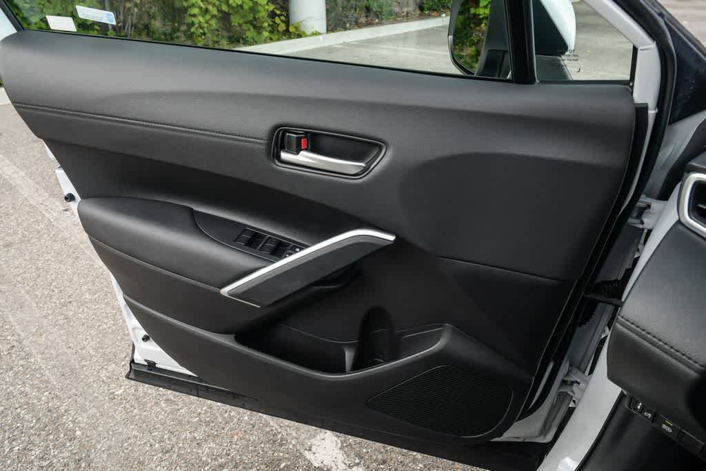 Used 2023 Toyota Corolla Cross XLE w/ Convenience Package FWD image 25