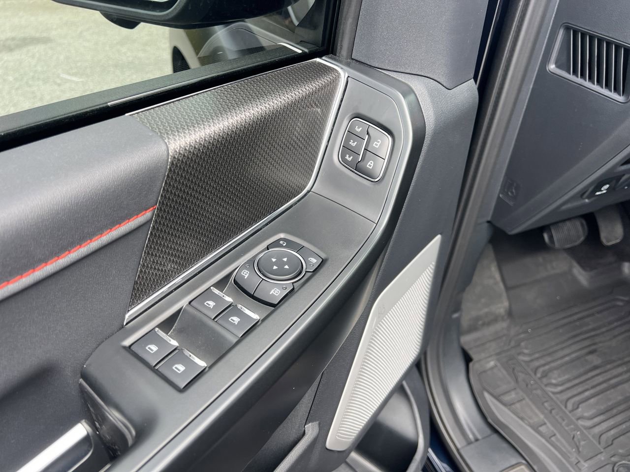 New 2025 Ford F150 Raptor AWD/4WD image 17