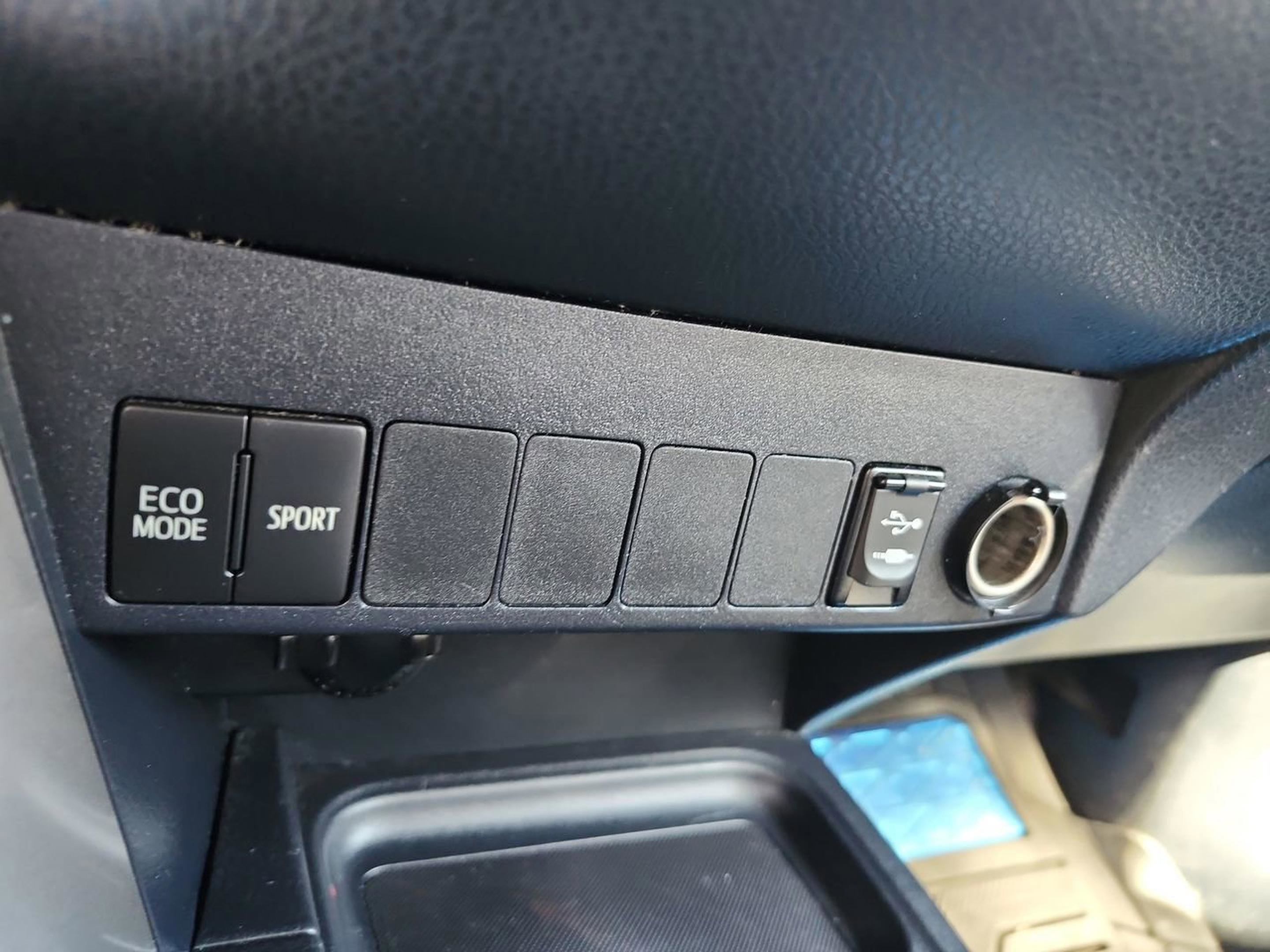 Used 2018 Toyota RAV4 XLE image 30