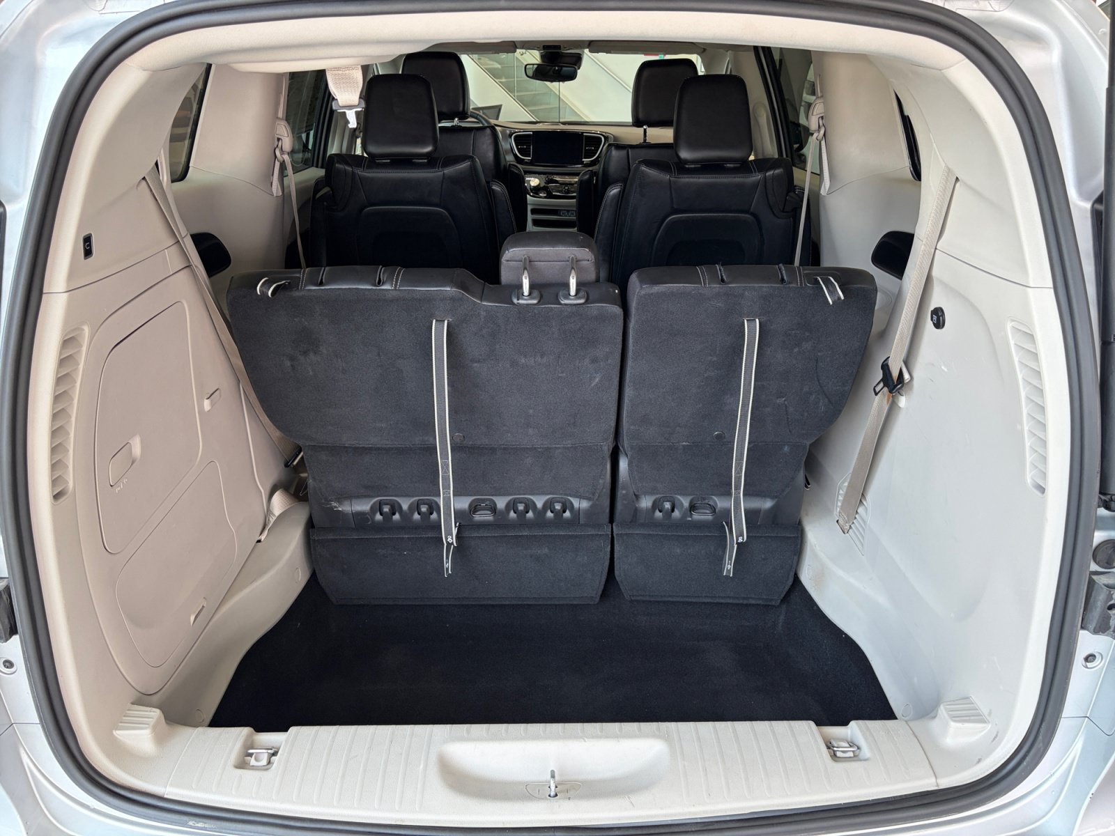 Used 2024 Chrysler Pacifica Limited FWD image 30