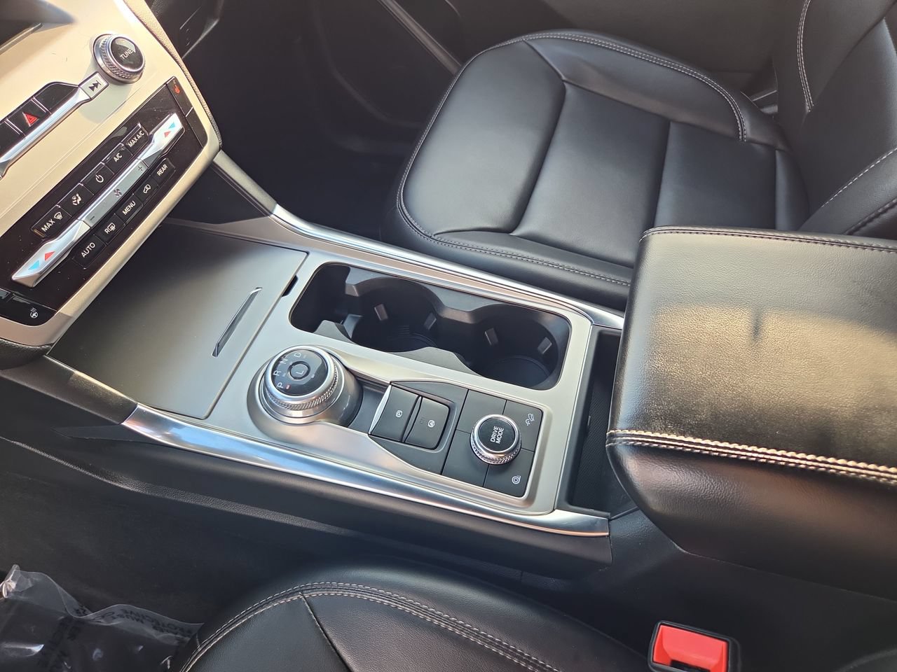 Used 2022 Ford Explorer XLT AWD/4WD image 32