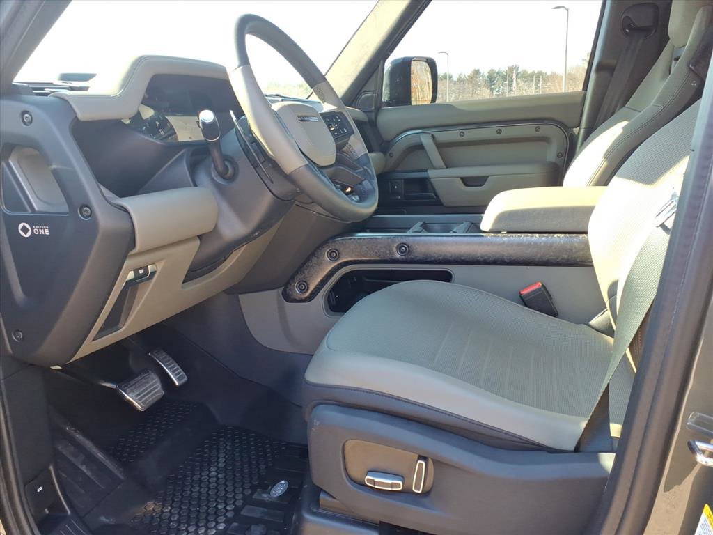 Certified 2025 Land Rover Defender 110 image 17