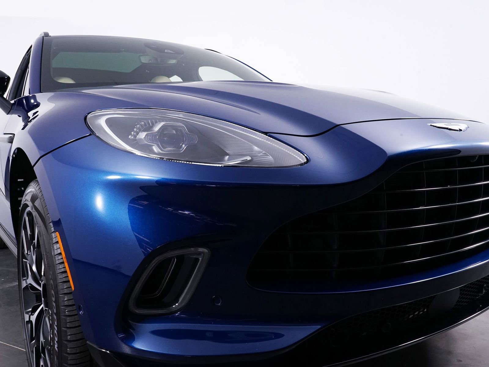 Used 2021 Aston Martin DBX image 17