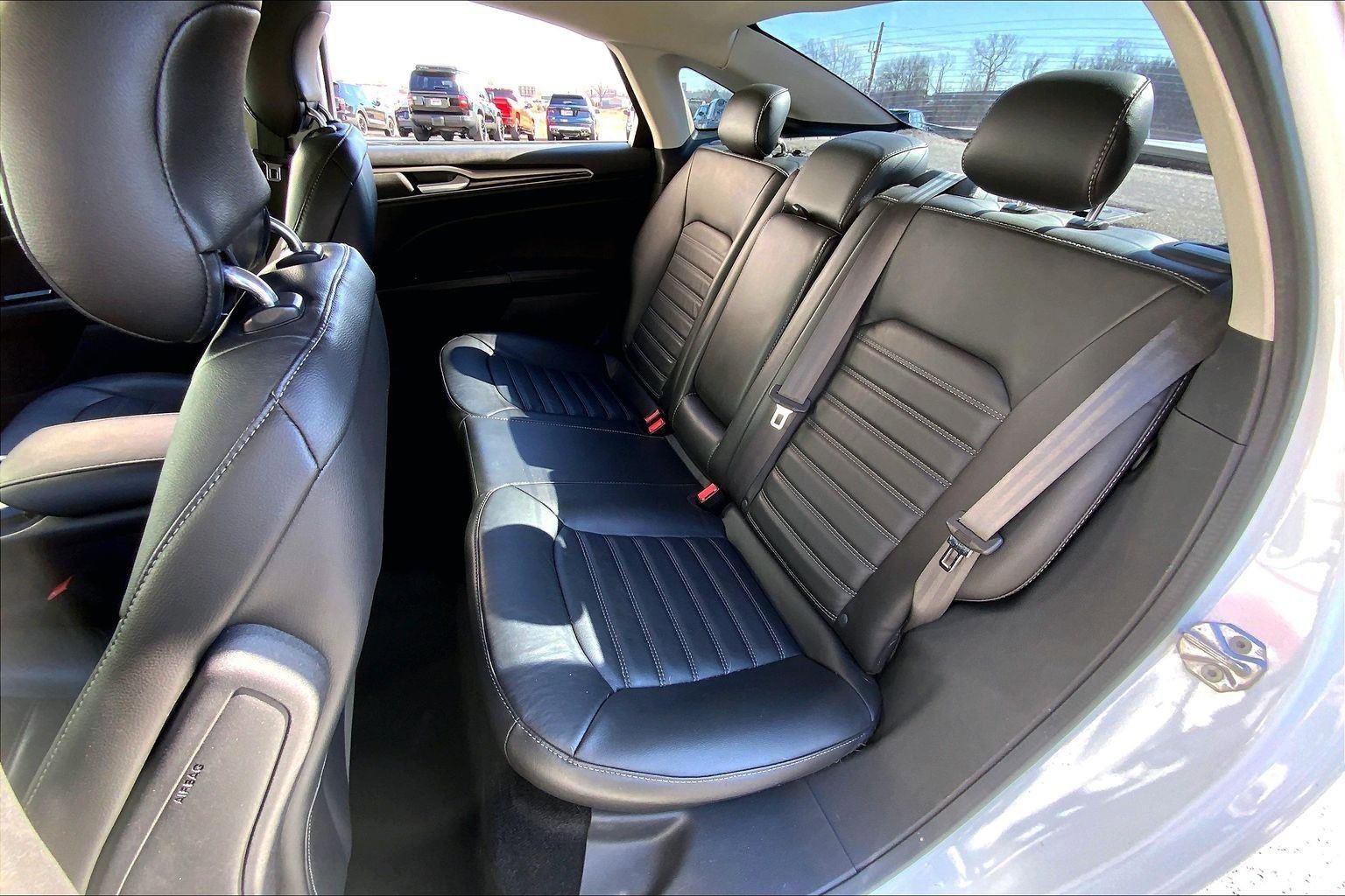 Used 2015 Ford Fusion SE w/ Equipment Group 202A image 23