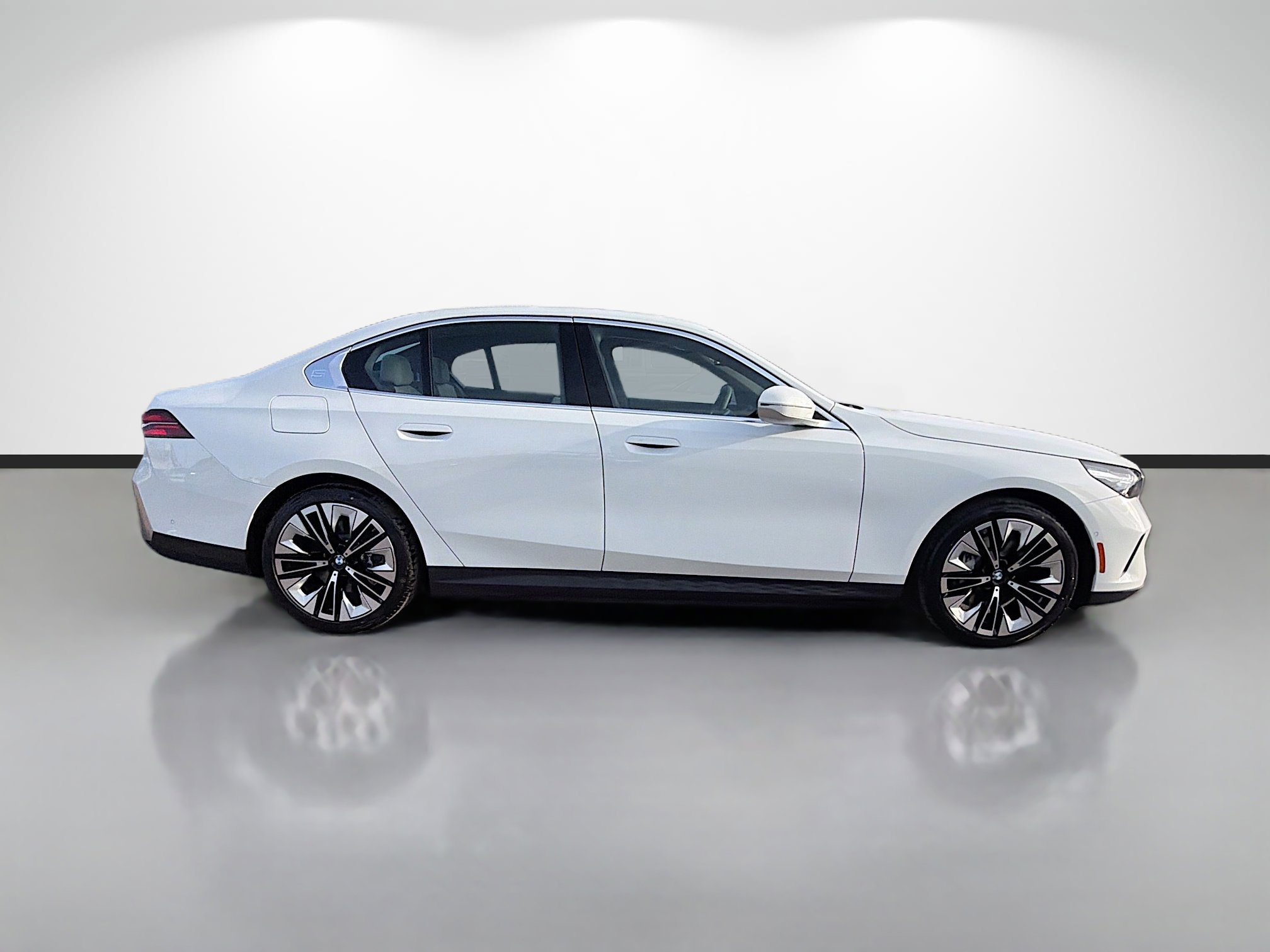 New 2026 BMW i5 eDrive40 RWD image 2